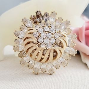 VINTAGE RARE Trifari crystal rhinestone sunflower brooch